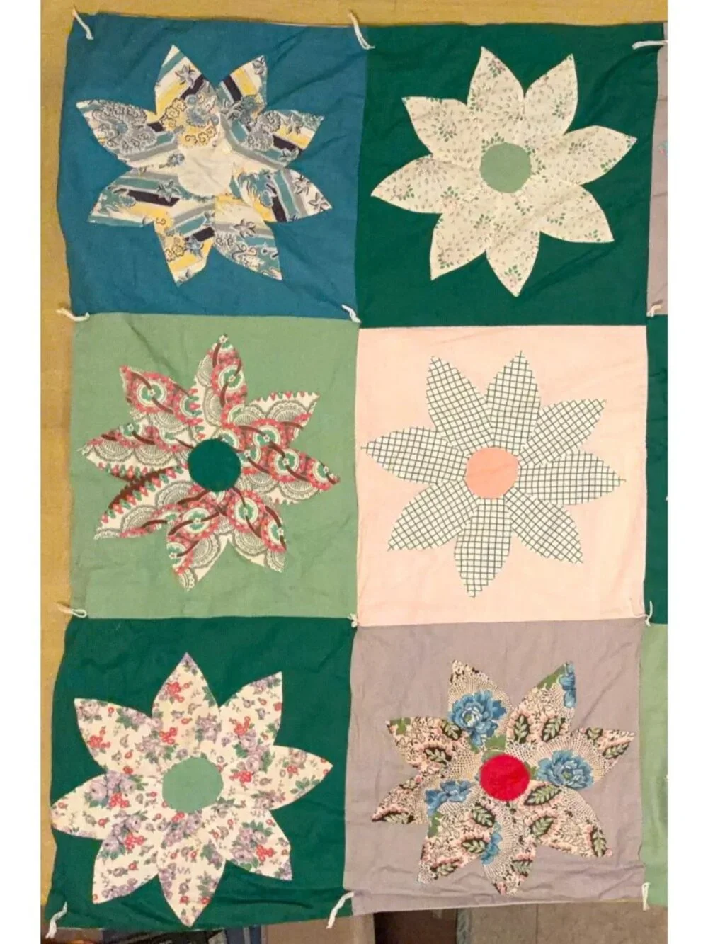VTG Hand Tied Dresden Plate Dahlia Scrappy Quilt Throw Lap Blanket Cottagecore